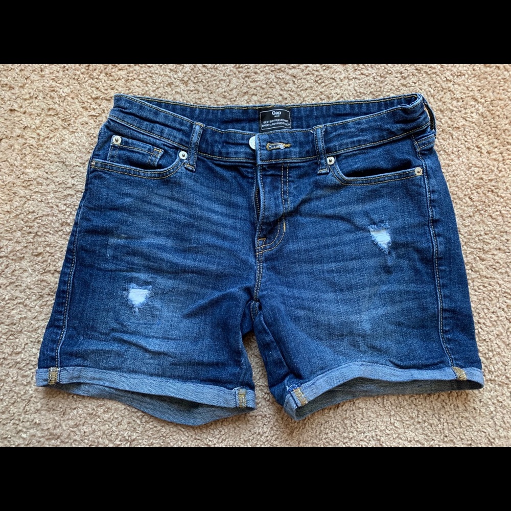 Size 0 gap shorts